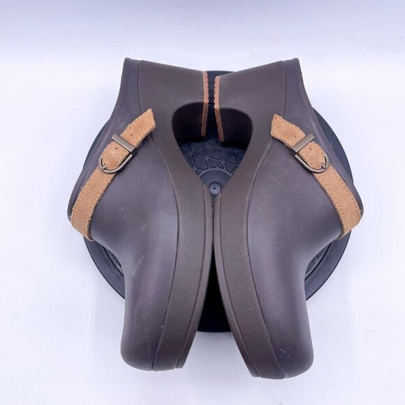Crocs Brown Sarah Clog Womens 9 Heel Dual Comfort Mules Suede Leather Strap Shoe - Picture 7 of 9